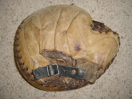 Sewn Pocket Catchers Mitt With Rivets Back